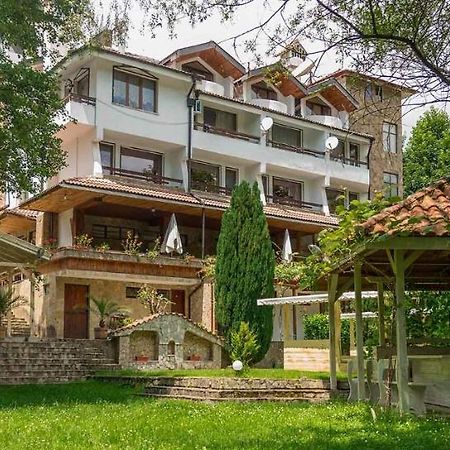 Hotel Paradise Place Kalofer Bagian luar foto
