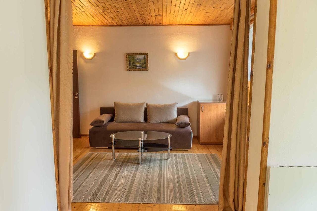 Hotel Paradise Place Kalofer Bagian luar foto