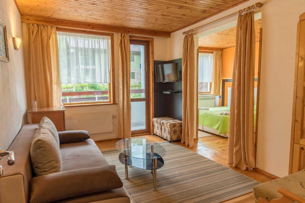 Hotel Paradise Place Kalofer Bagian luar foto