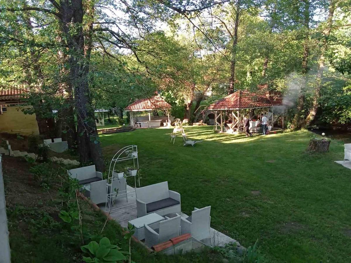 Hotel Paradise Place Kalofer Bagian luar foto