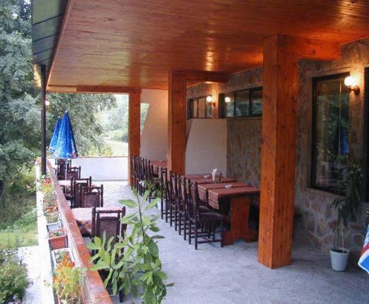 Hotel Paradise Place Kalofer Bagian luar foto