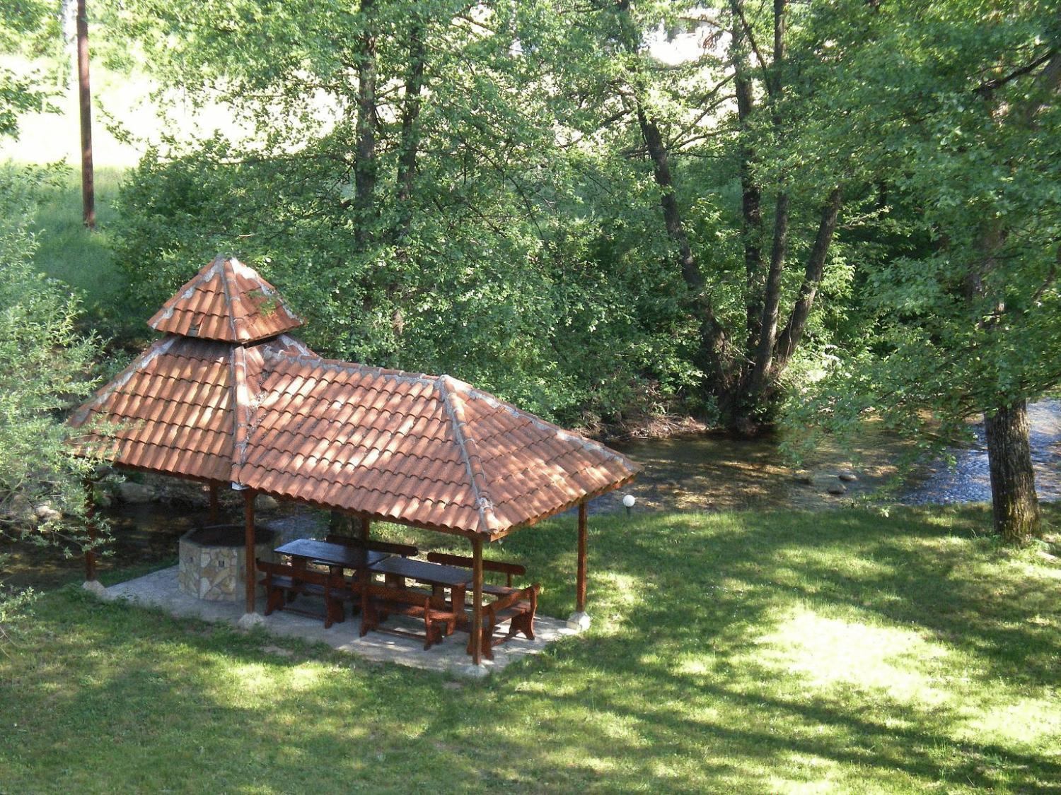 Hotel Paradise Place Kalofer Bagian luar foto
