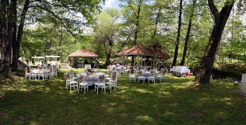 Hotel Paradise Place Kalofer Bagian luar foto