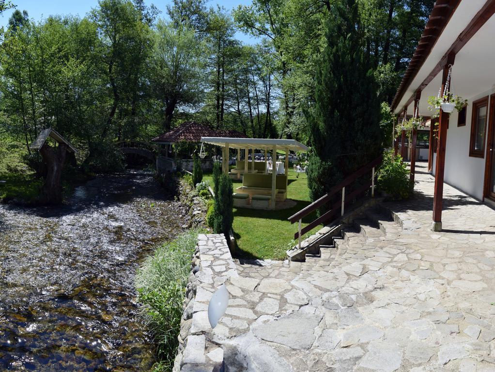 Hotel Paradise Place Kalofer Bagian luar foto
