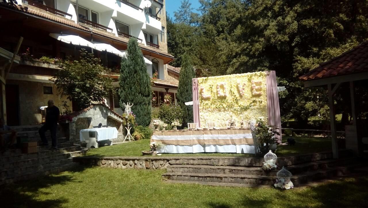 Hotel Paradise Place Kalofer Bagian luar foto